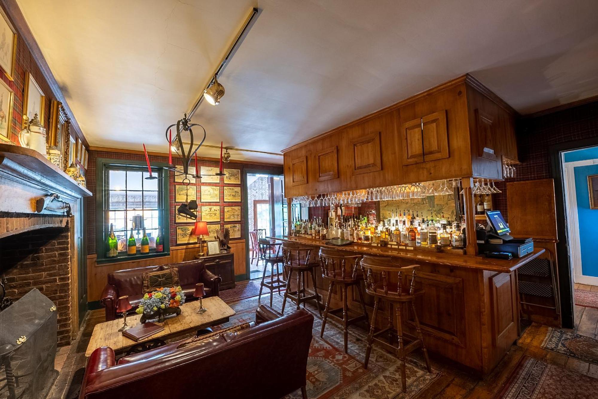 Antrim 1844 Hotel Taneytown Екстериор снимка