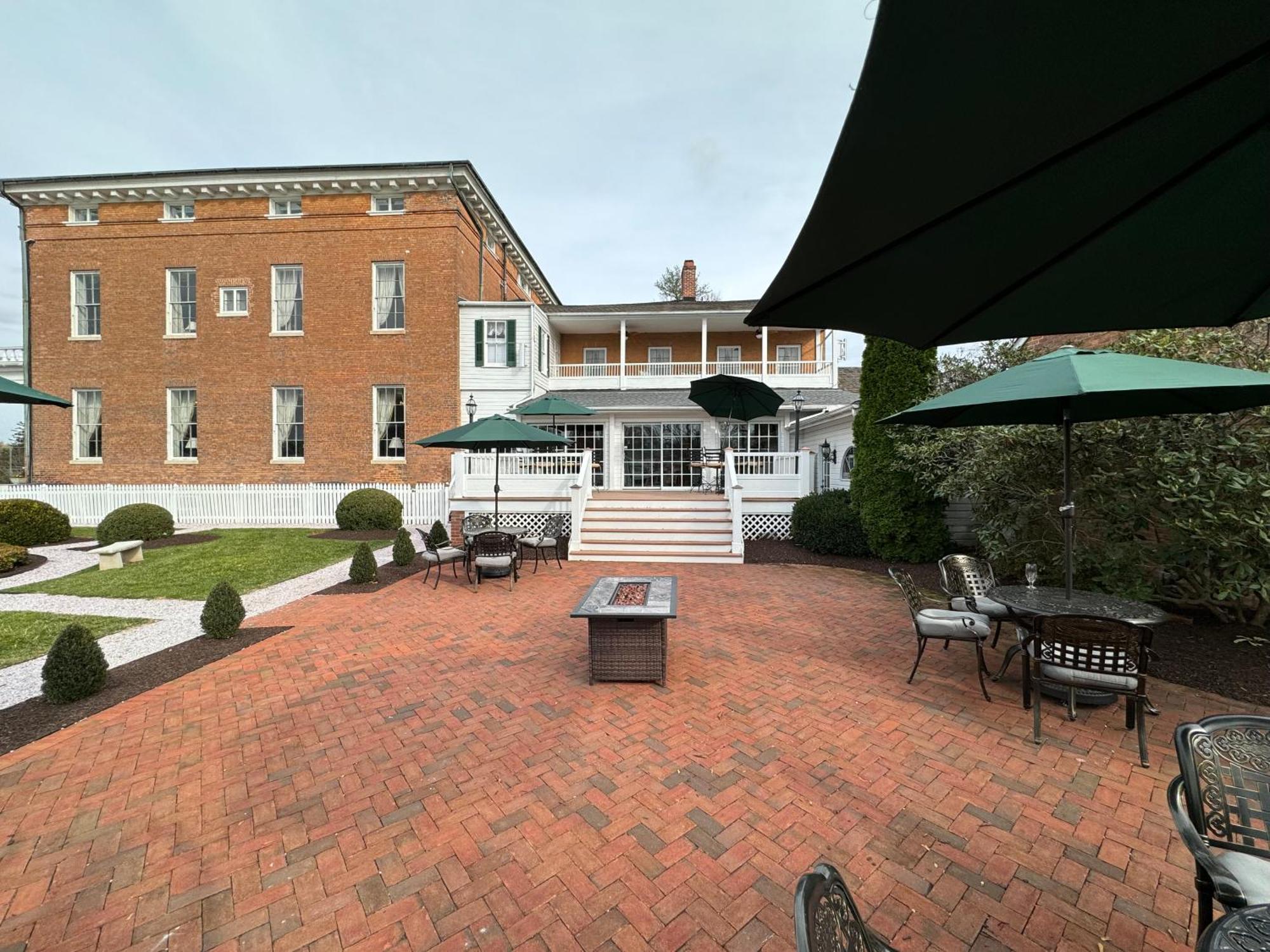 Antrim 1844 Hotel Taneytown Екстериор снимка