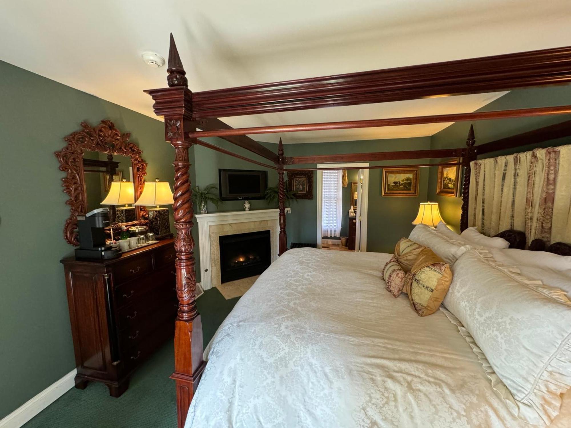 Antrim 1844 Hotel Taneytown Екстериор снимка