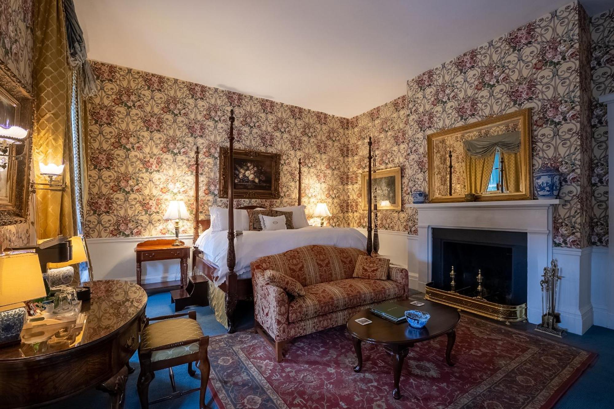Antrim 1844 Hotel Taneytown Екстериор снимка